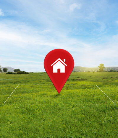 delimitation-de-terrain-avec-ciel-clair